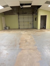 800 W Rock Creek Rd, Norman, OK for lease Interior Photo- Image 2 of 12