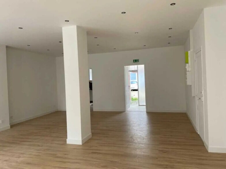 Retail in Soissons for lease - Building Photo - Image 3 of 4