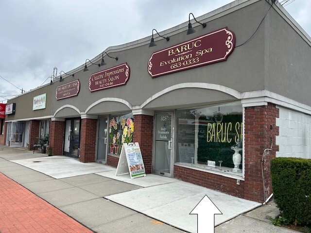 528-532 E Meadow Ave, East Meadow, NY for lease - Building Photo - Image 2 of 2
