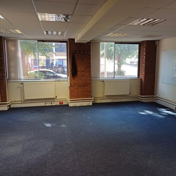 20-22 Station Rd, Kettering for sale - Interior Photo - Image 2 of 6