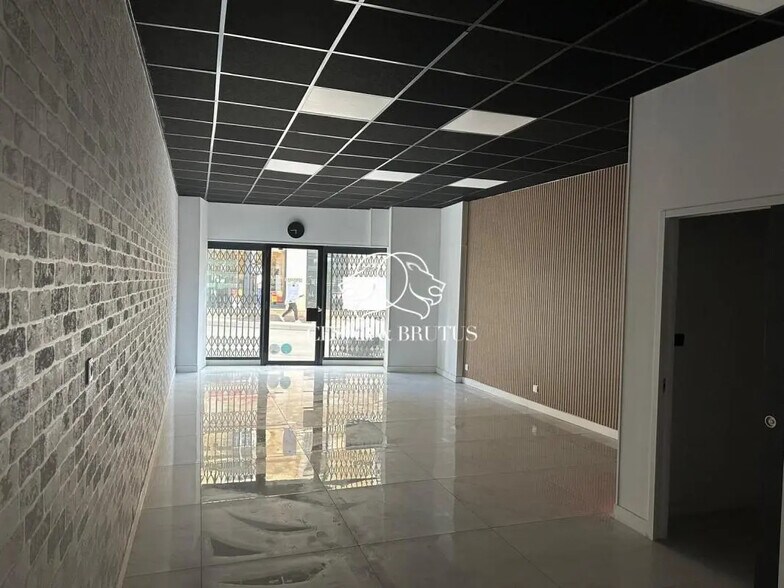 88 Grande Rue, OULLINS-PIERRE-BÉNITE for lease - Interior Photo - Image 2 of 6