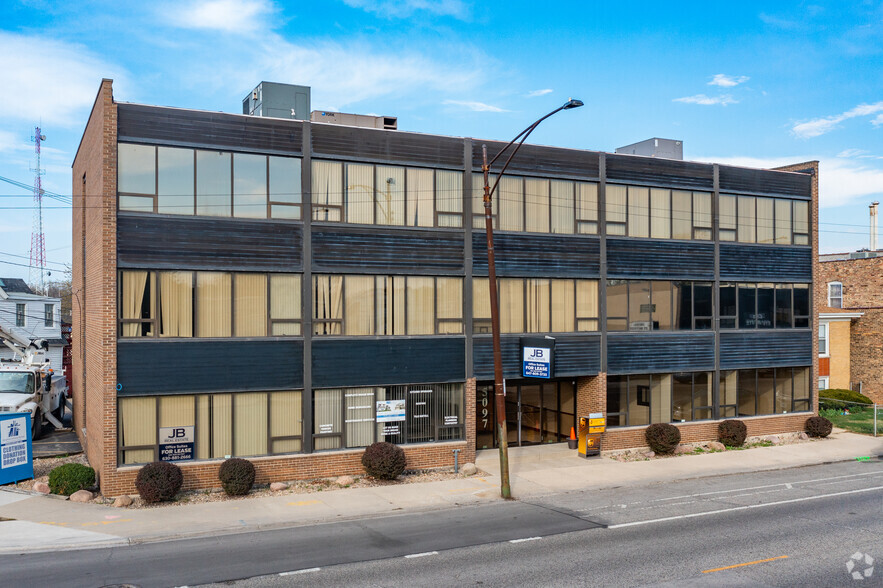 5097 N Elston Ave, Chicago, IL for lease - Primary Photo - Image 1 of 17