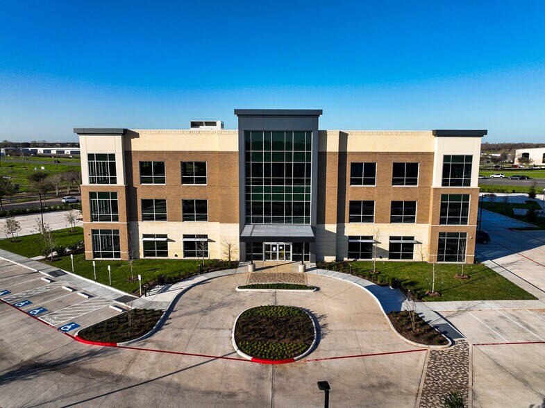 1120 Imperial Blvd, Sugar Land, TX for lease - Building Photo - Image 3 of 5