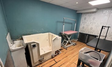 1-6 Charterfield Dr, Kingswinford for lease Building Photo- Image 2 of 5