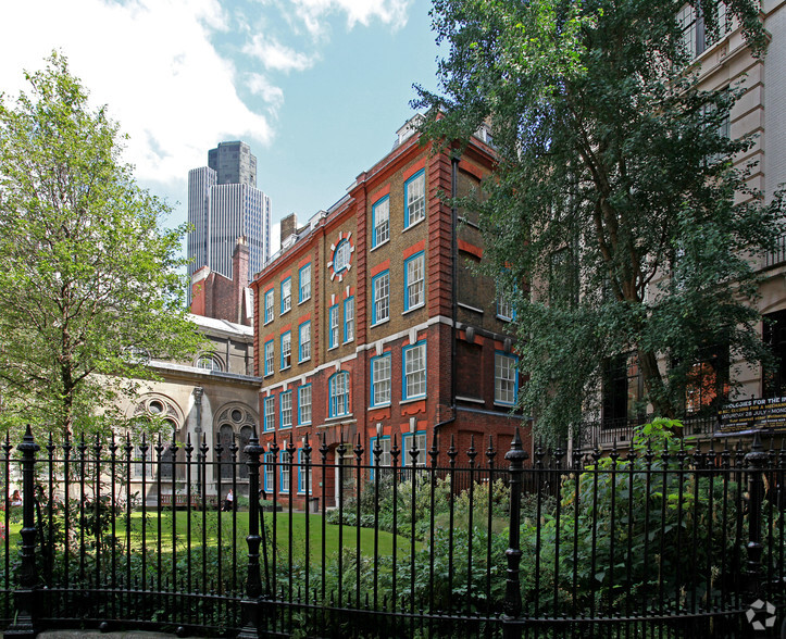 St Michaels Aly, London for lease - Primary Photo - Image 1 of 4