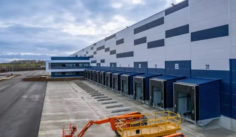 Industrial in Saint-Léger-près-Troyes for lease - Building Photo - Image 3 of 4