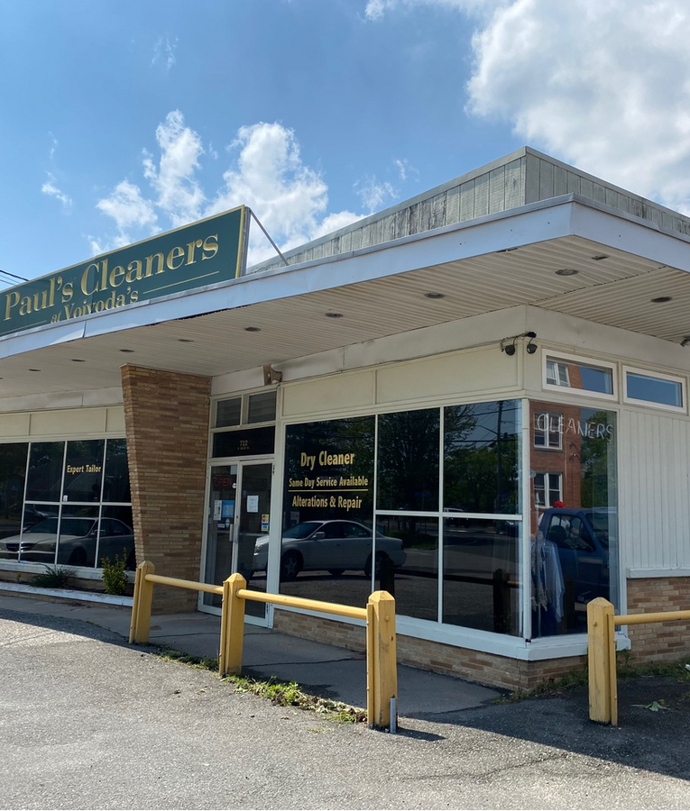 712 E Main St, Riverhead, NY 11901