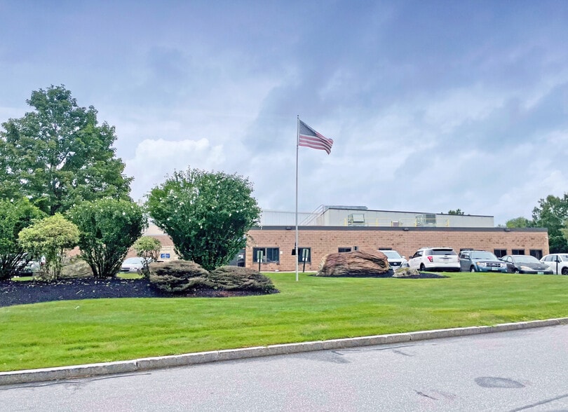 299 Pepsi Rd, Manchester, NH for sale - Building Photo - Image 1 of 1