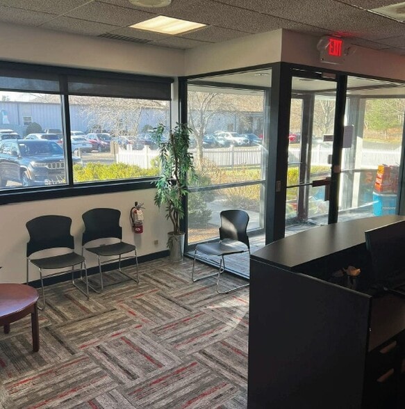 1014 Federal Rd, Brookfield, CT for sale - Interior Photo - Image 2 of 5