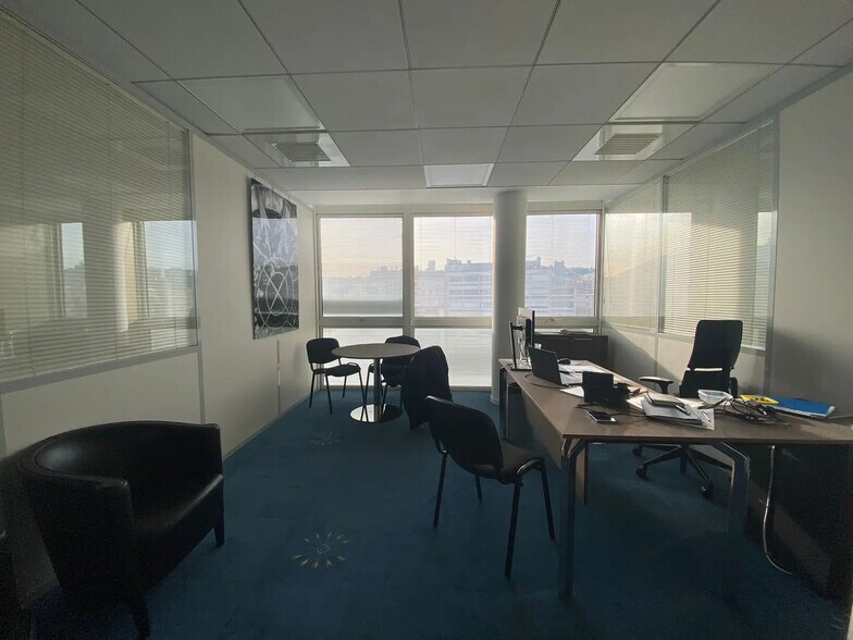 165 Avenue Du Prado, Marseille for lease - Interior Photo - Image 3 of 10