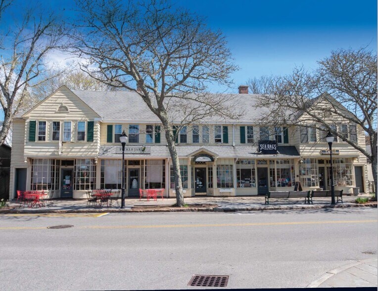 176 Main St, Falmouth, MA 02540