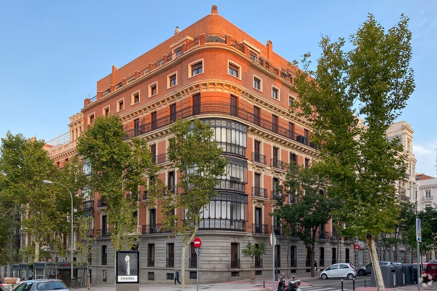 Office in Madrid, Madrid for lease - Building Photo - Image 1 of 2