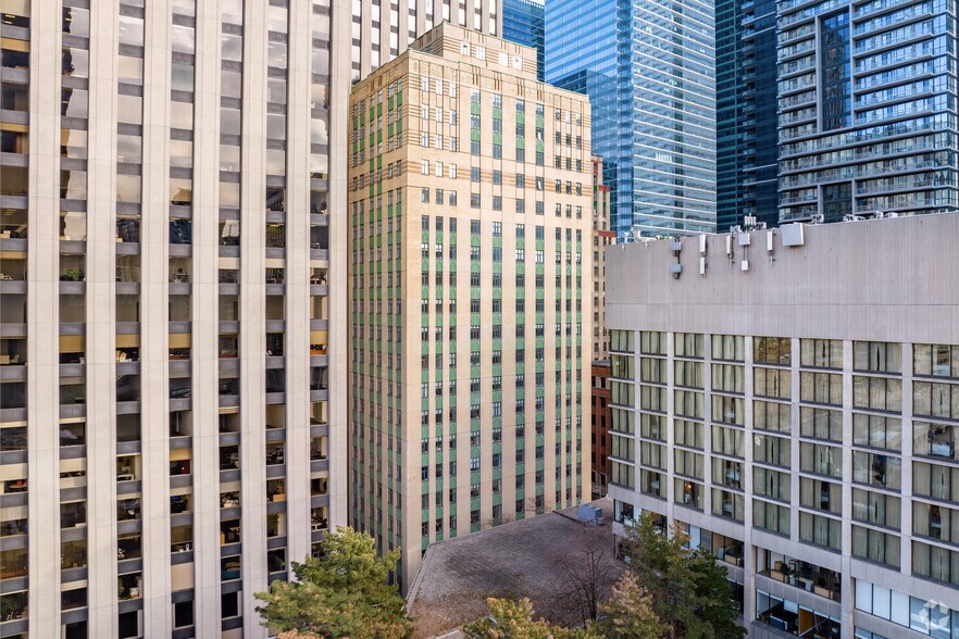 80 Richmond St W, Toronto, ON for lease - Building Photo - Image 1 of 14
