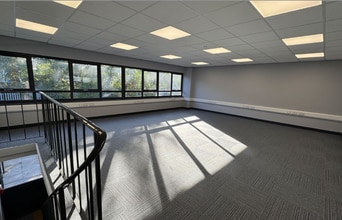 Lockwood Clos, Leeds for lease Interior Photo- Image 2 of 7