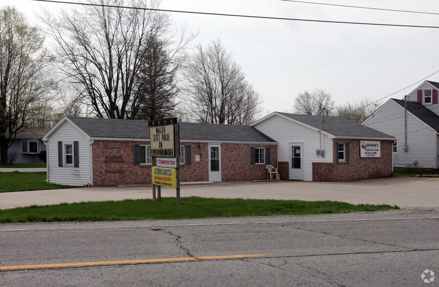 11530 N In37, Elwood, IN 46036
