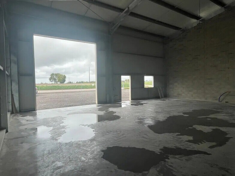 Flex in Vexin-sur-Epte for lease - Interior Photo - Image 2 of 6