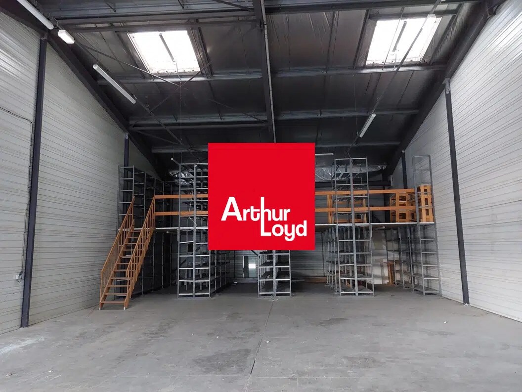Industrial in La Seyne-sur-Mer for lease Interior Photo- Image 1 of 6