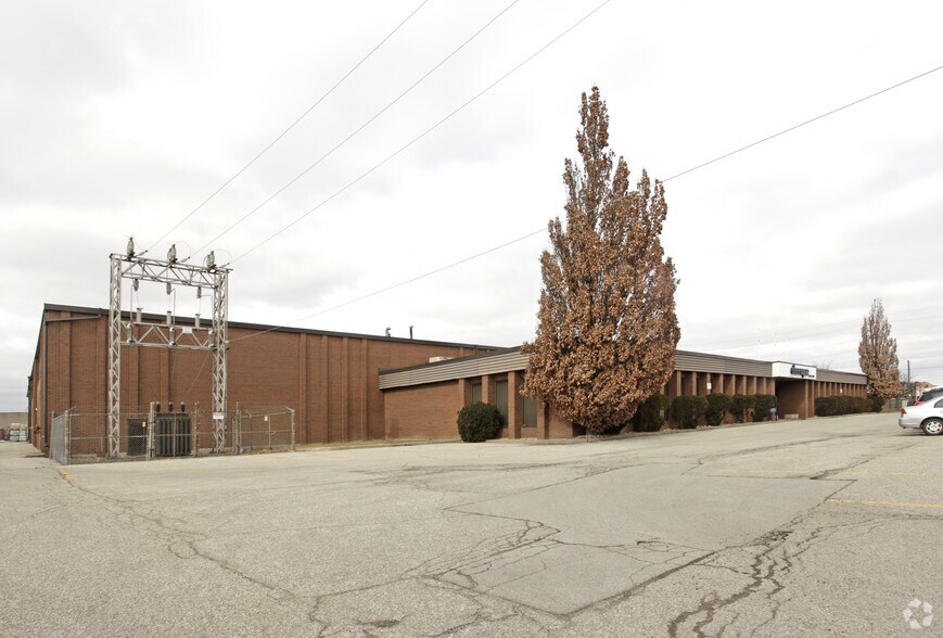 266 Humberline Dr, Toronto, ON for lease - Primary Photo - Image 1 of 2