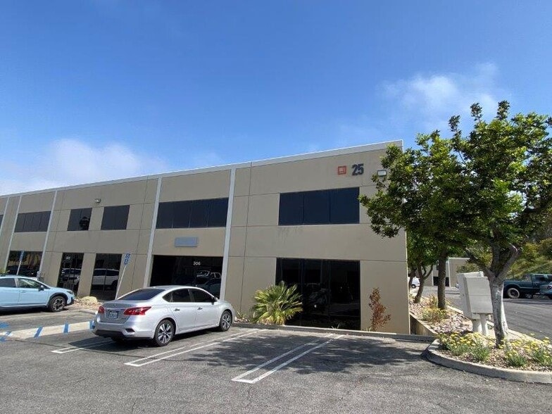 21-29 W Easy St, Simi Valley, CA for lease - Building Photo - Image 3 of 23
