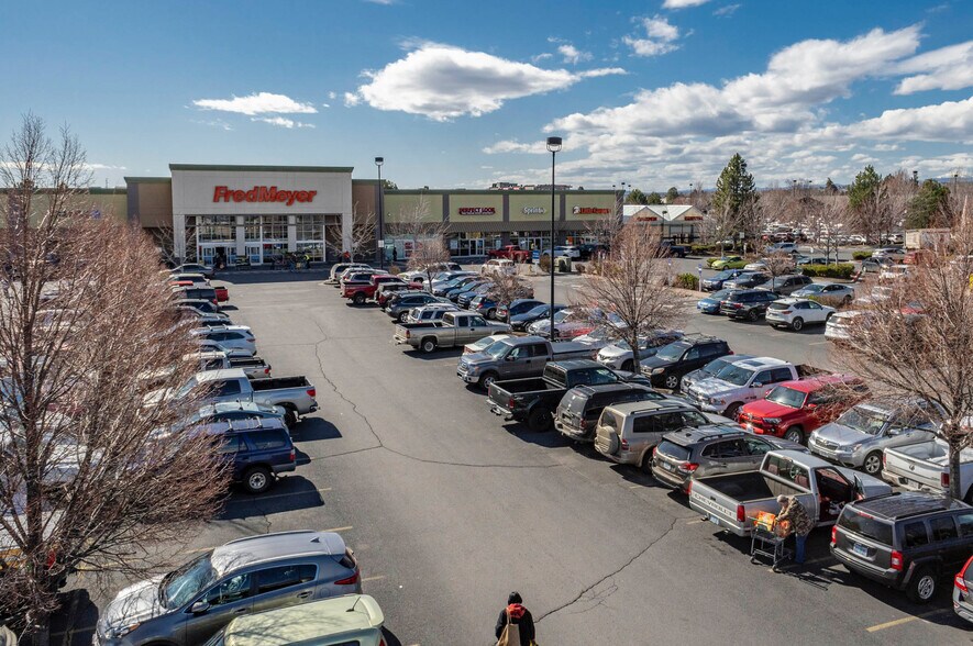944 SW Veterans Way, Redmond, OR for sale - Primary Photo - Image 1 of 1