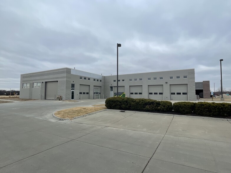 8245 Cody Dr, Lincoln, NE for lease - Building Photo - Image 1 of 10