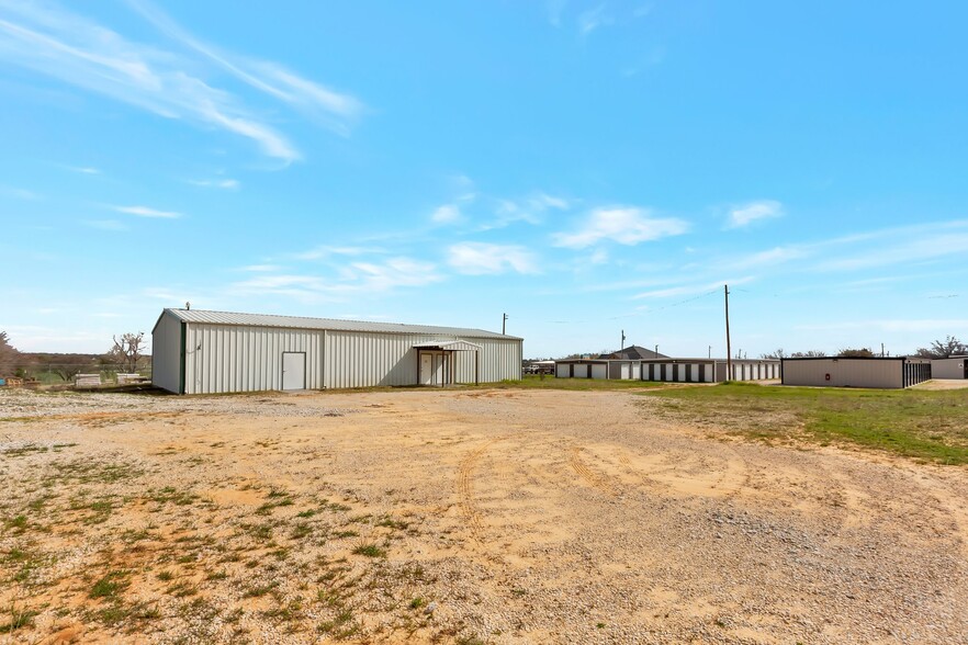 1715 N FM 51, Springtown, TX for lease - Building Photo - Image 3 of 25