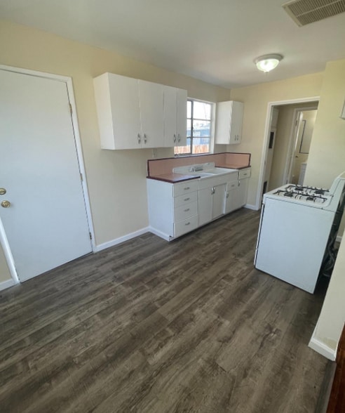 107 Eye St, Bakersfield, CA for sale - Building Photo - Image 3 of 10