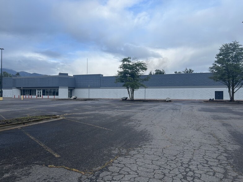 300 W Valley View Rd, Talent, OR for lease - Building Photo - Image 1 of 6