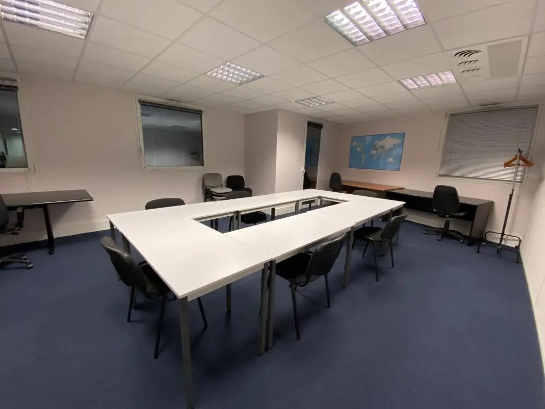 Office in Pacé for sale Interior Photo- Image 1 of 9