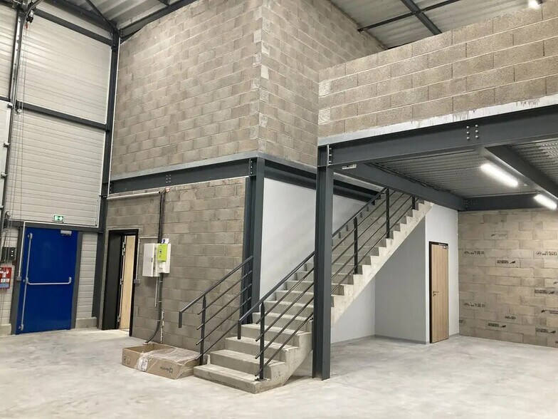 4 Rue Denis Papin, Illkirch-Graffenstaden for lease - Interior Photo - Image 3 of 11