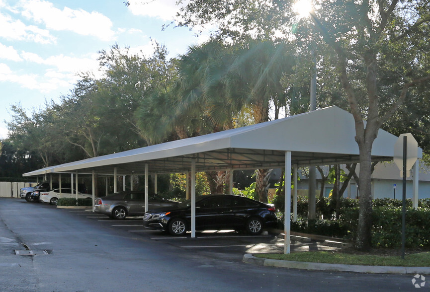 2054 Vista Parkway, West Palm Beach, FL for lease - Building Photo - Image 3 of 5