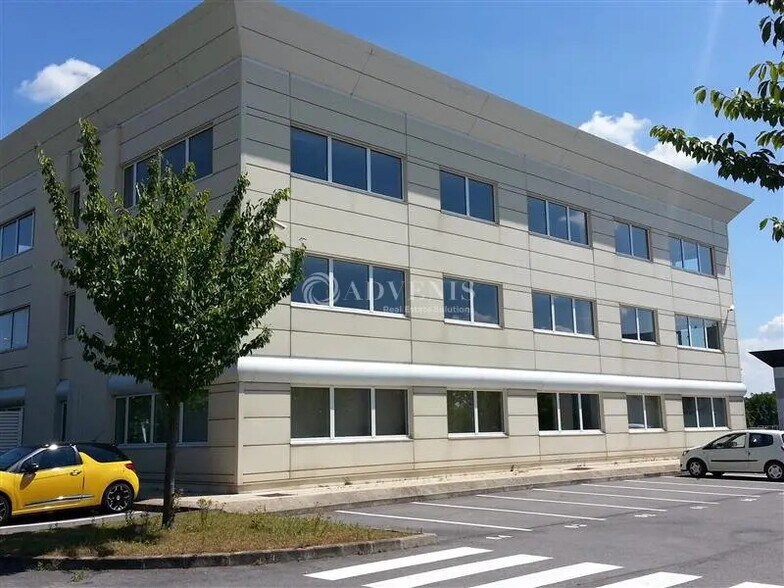Office in Mareuil-lès-Meaux for lease - Building Photo - Image 1 of 8