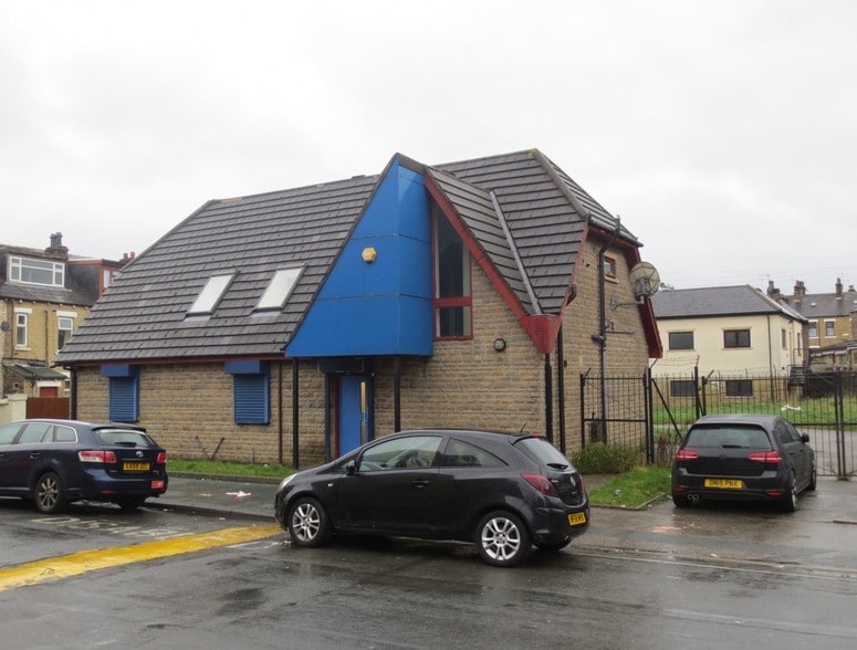 157 Woodhead Rd, Bradford for sale - Primary Photo - Image 1 of 1