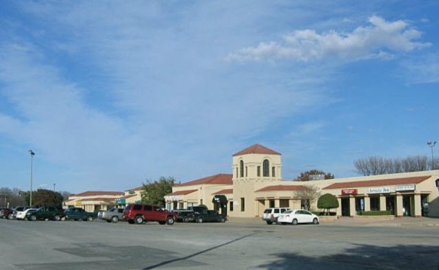 2611 Plaza Pky, Wichita Falls, TX for lease - Primary Photo - Image 1 of 9