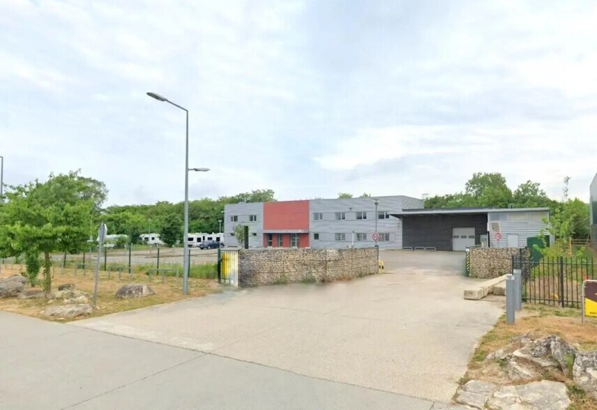 Industrial in Chanteloup-les-Vignes for sale - Building Photo - Image 2 of 5