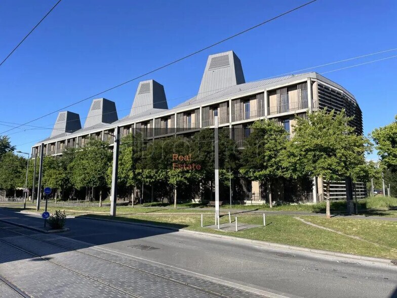 Office in Bordeaux for lease - Building Photo - Image 1 of 7