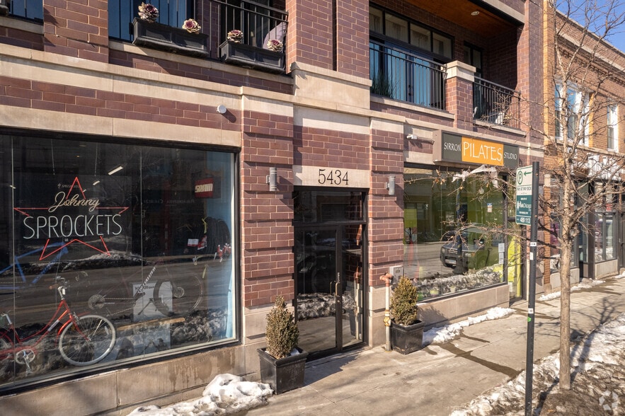 5434 N Clark St, Chicago, IL for sale - Building Photo - Image 2 of 4