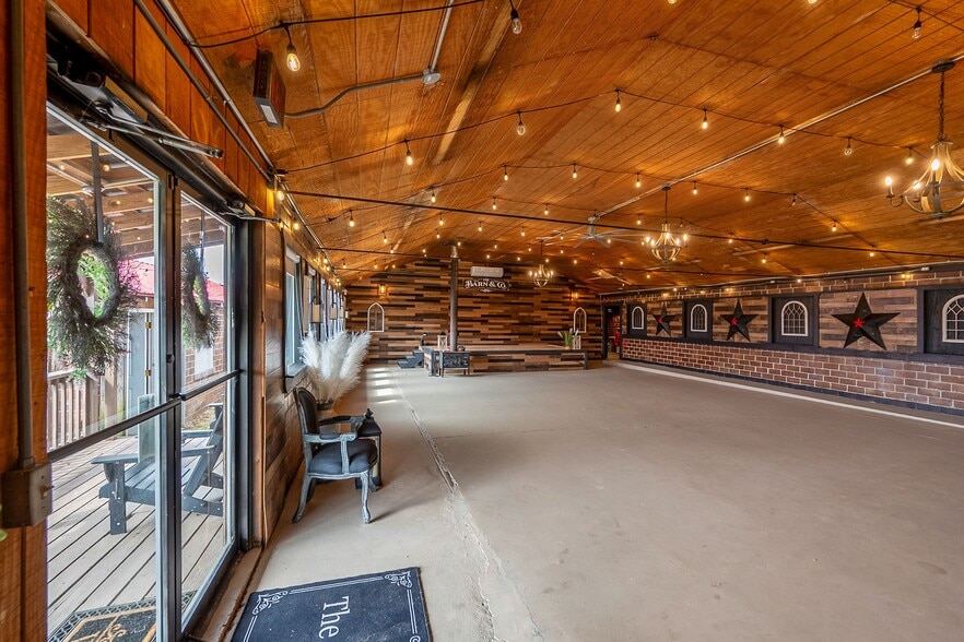 4241 Lee Hwy, Pulaski, VA for sale - Interior Photo - Image 3 of 10