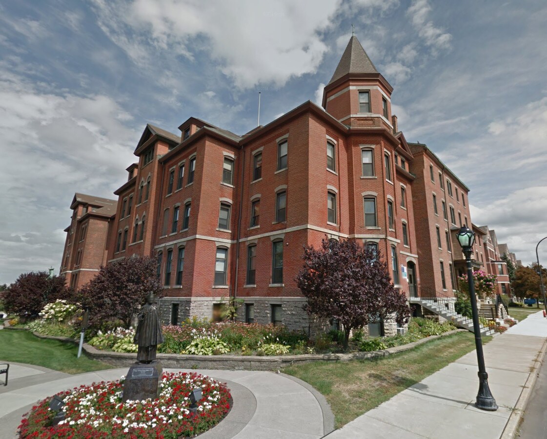 780 Ridge Rd, Lackawanna, NY 14218