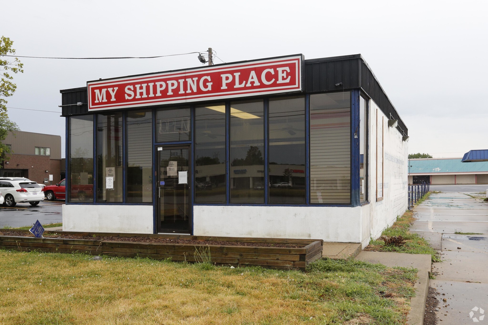 303 E Pershing Rd, Decatur, IL for sale Primary Photo- Image 1 of 1