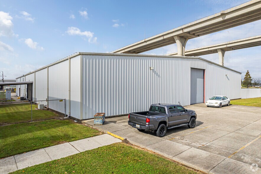 1036 Destrehan Ave, Harvey, LA for sale - Primary Photo - Image 1 of 1