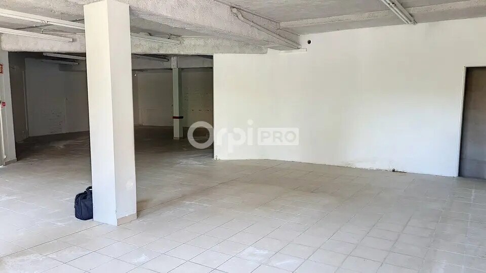 Retail in Montluçon for lease - Interior Photo - Image 3 of 8