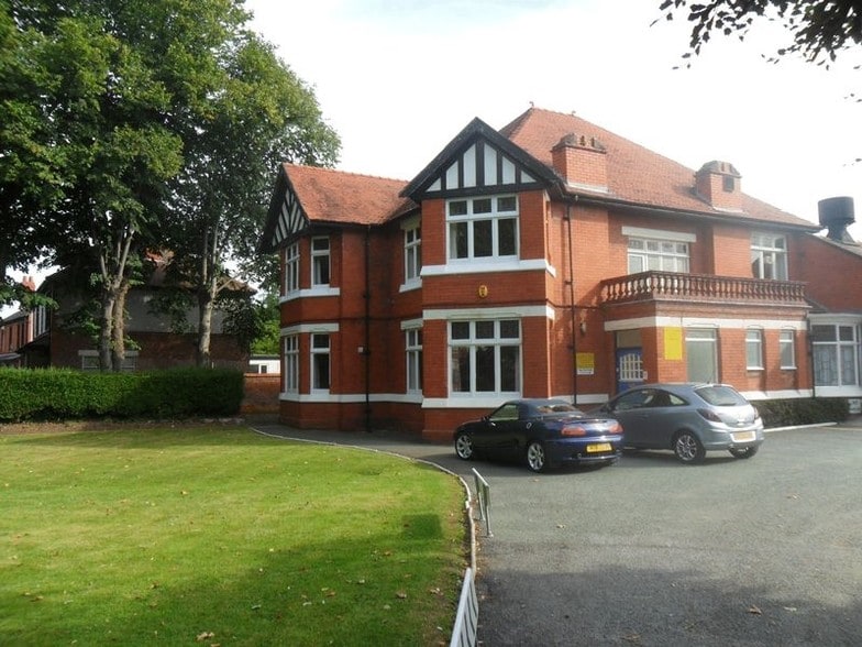 141 Chester Rd, Ellesmere Port for sale - Primary Photo - Image 1 of 1