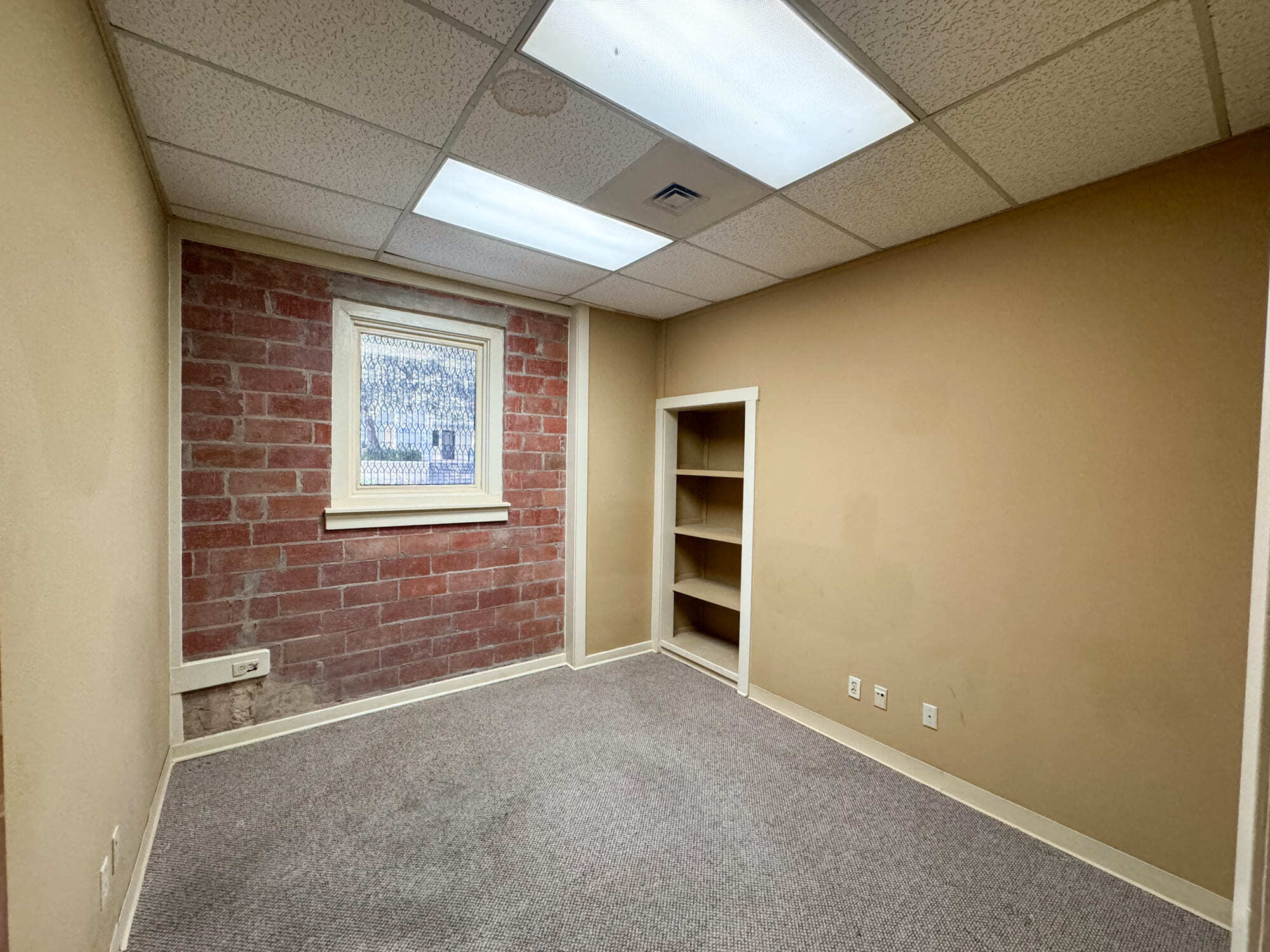 500 N Main Ave, San Antonio, TX for lease Interior Photo- Image 1 of 4