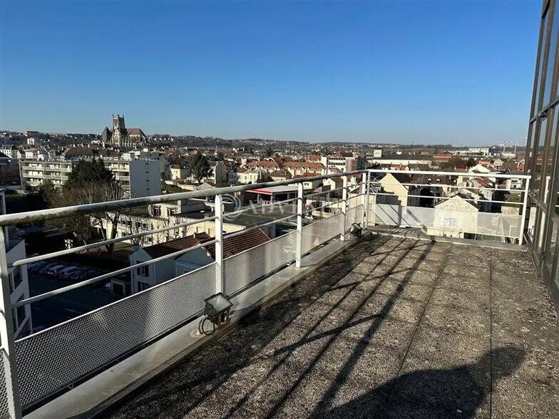 Office in Mareuil-lès-Meaux for lease - Aerial - Image 2 of 6
