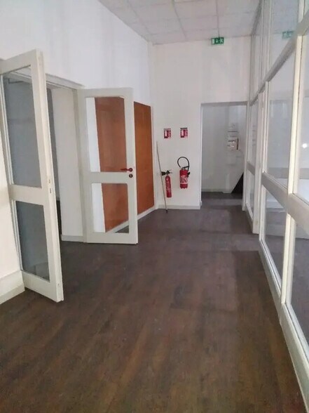 Office in Chambéry for lease - Interior Photo - Image 2 of 14