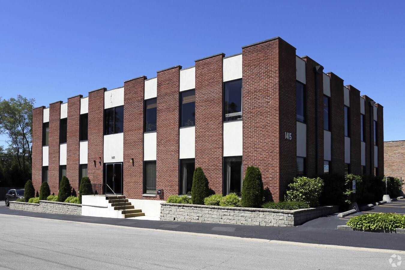 1415 W 55th St, Countryside, IL 60525