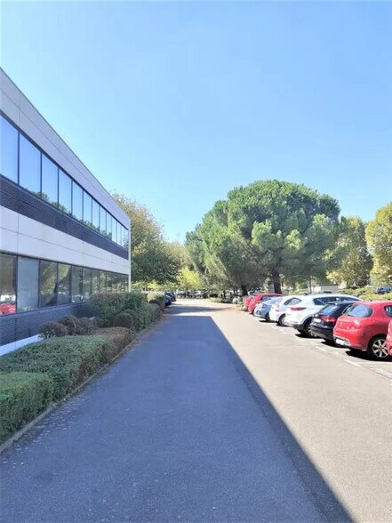 Office in Labège for lease - Building Photo - Image 3 of 13
