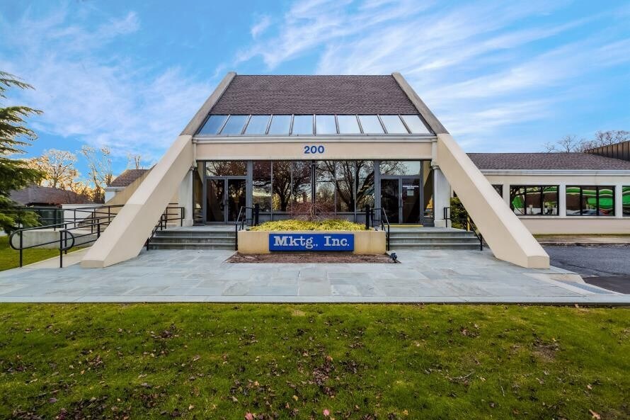 200 Carleton Ave, East Islip, NY for lease Interior Photo- Image 1 of 3