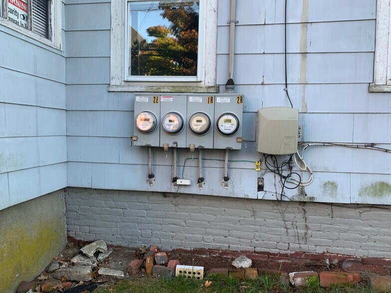 996 Branch Ave, Providence, RI for sale - Primary Photo - Image 1 of 1